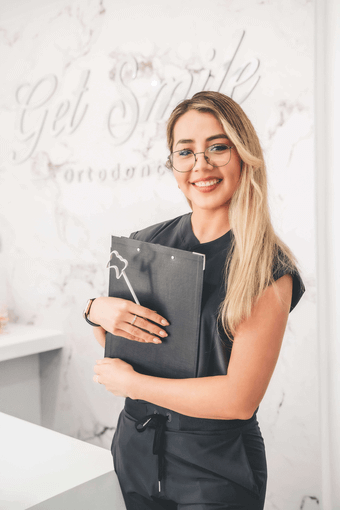 Dentista-En-Tijuana-Dra-Dalia-Galindo-Biografia-II